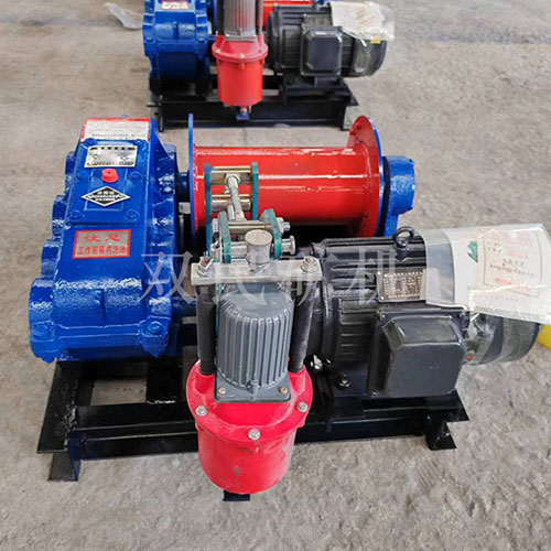 卷揚機，也叫絞車